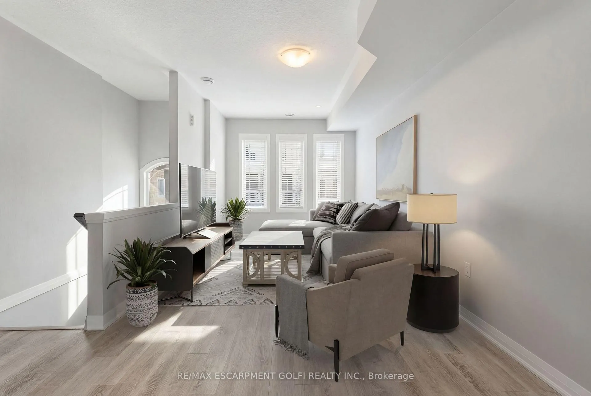 Photo 4 of 28 Aqua Lane, Hamilton, Rural Glanbrook — HOMEH