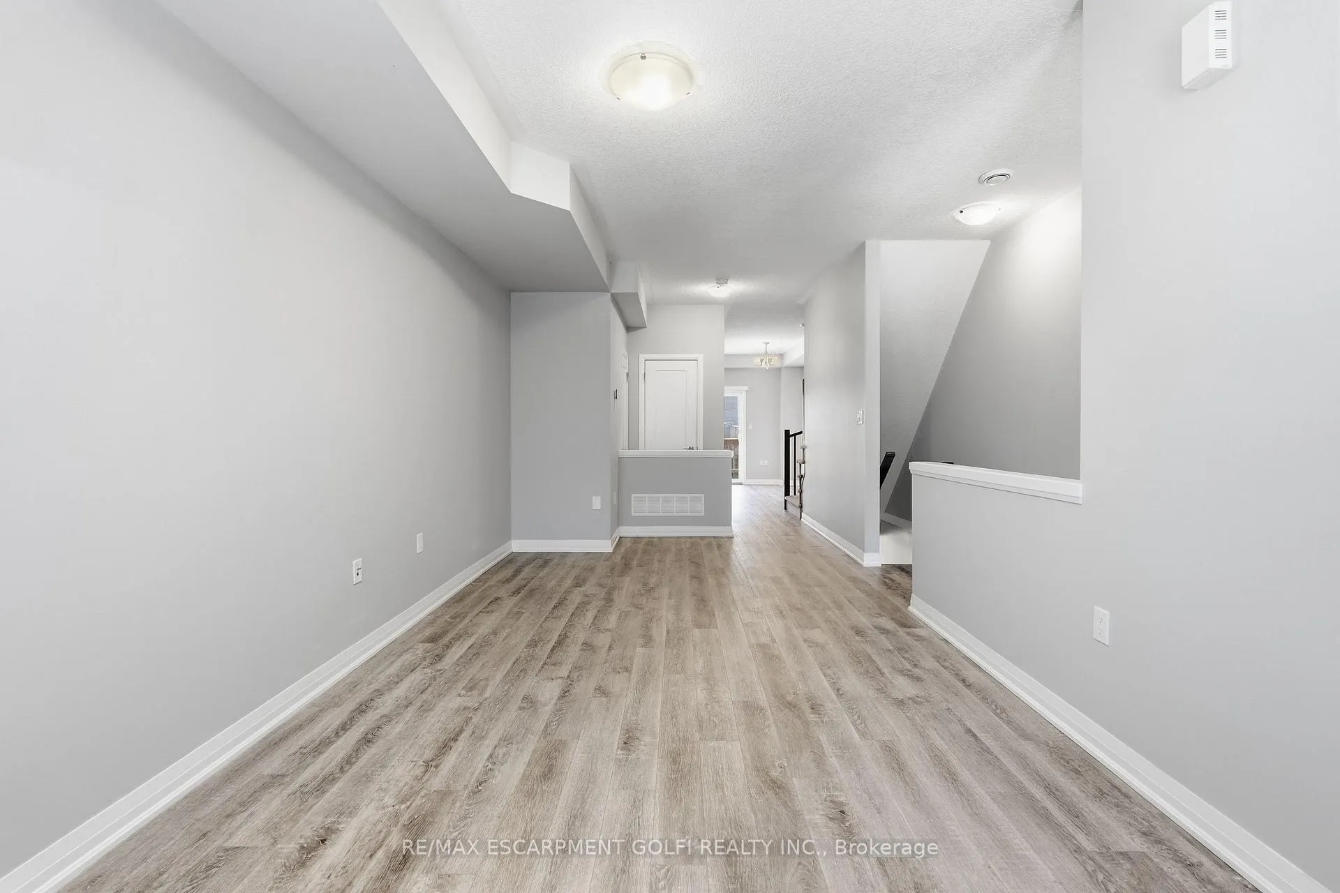 Photo 6 of 28 Aqua Lane, Hamilton, Rural Glanbrook — HOMEH