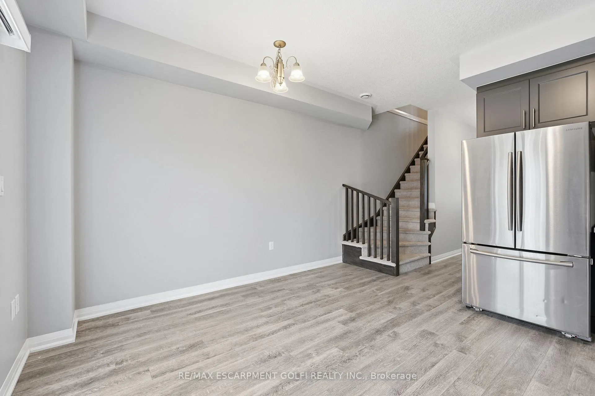 Photo 7 of 28 Aqua Lane, Hamilton, Rural Glanbrook — HOMEH