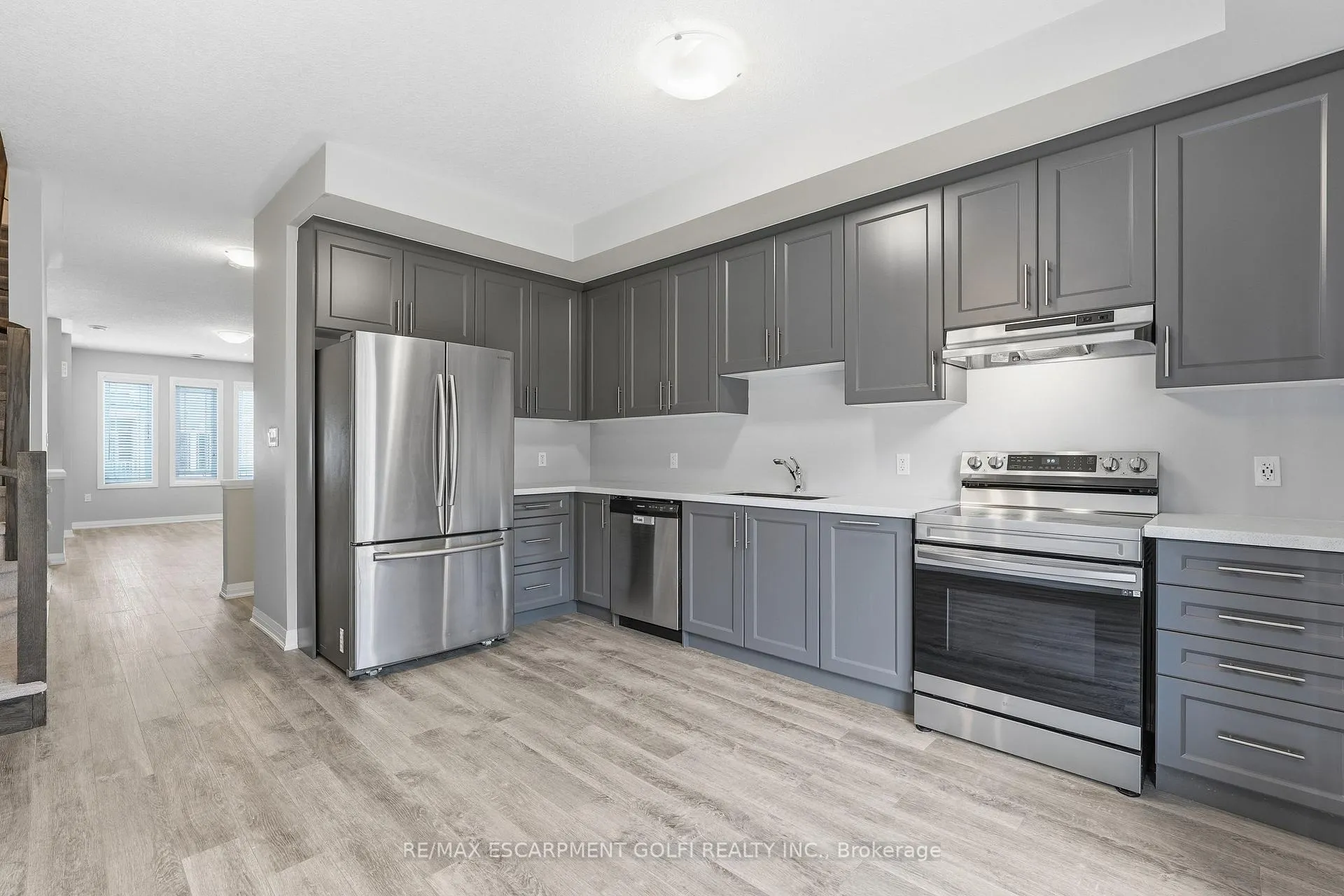 Photo 9 of 28 Aqua Lane, Hamilton, Rural Glanbrook — HOMEH