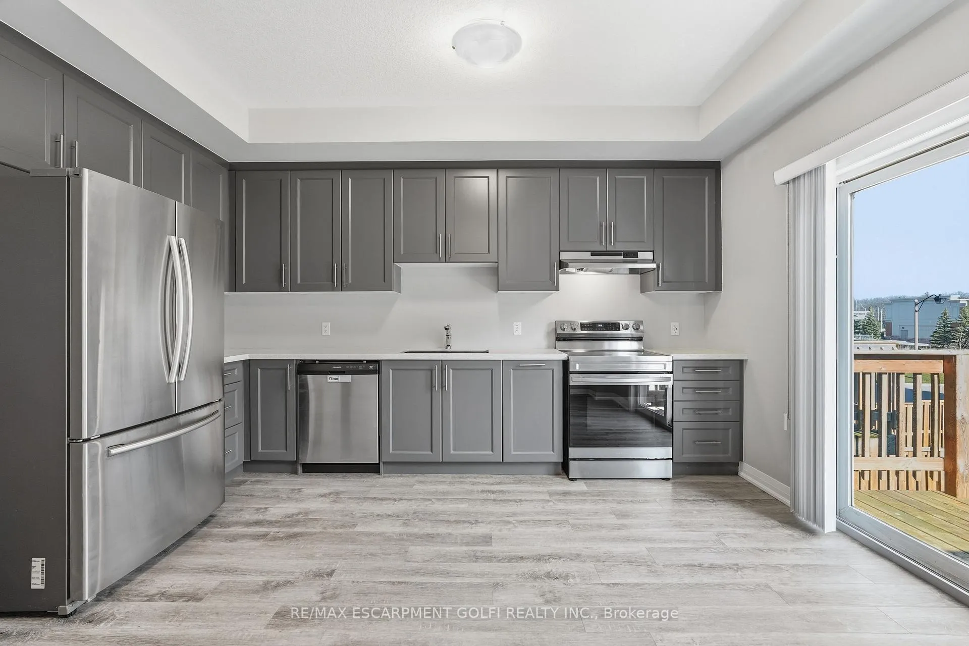 Photo 10 of 28 Aqua Lane, Hamilton, Rural Glanbrook — HOMEH