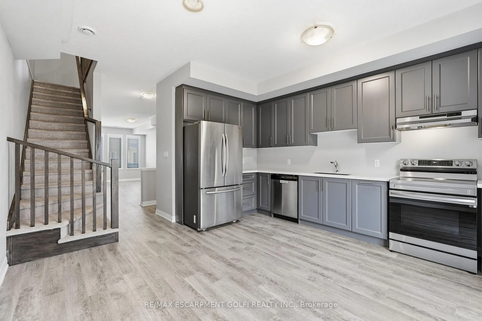Photo 12 of 28 Aqua Lane, Hamilton, Rural Glanbrook — HOMEH