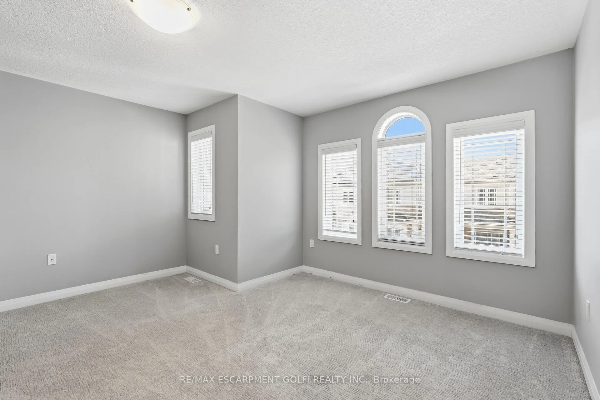 Photo 16 of 28 Aqua Lane, Hamilton, Rural Glanbrook — HOMEH
