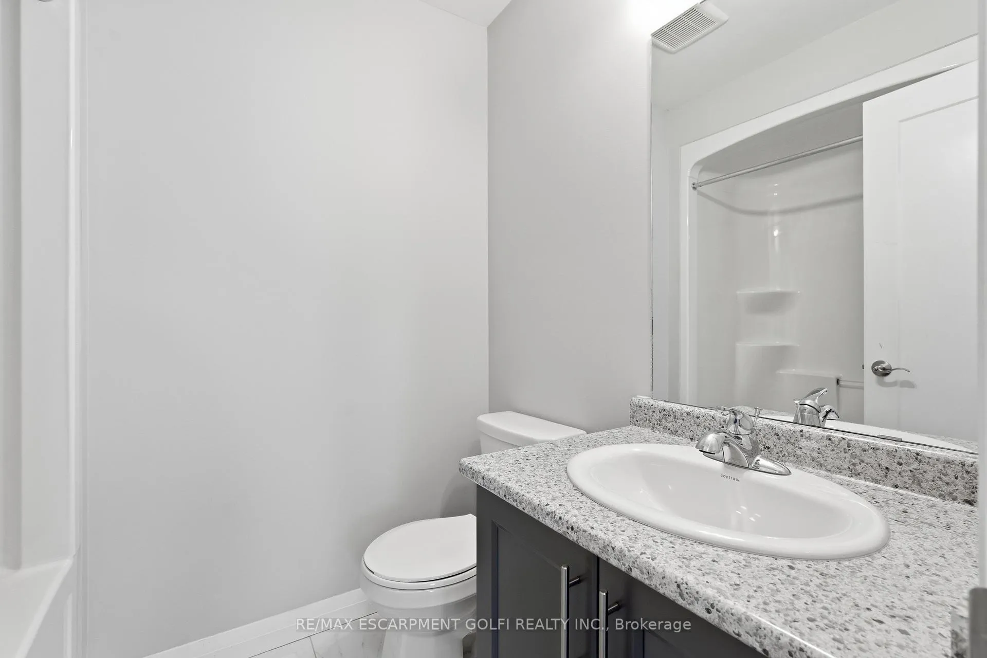Photo 18 of 28 Aqua Lane, Hamilton, Rural Glanbrook — HOMEH