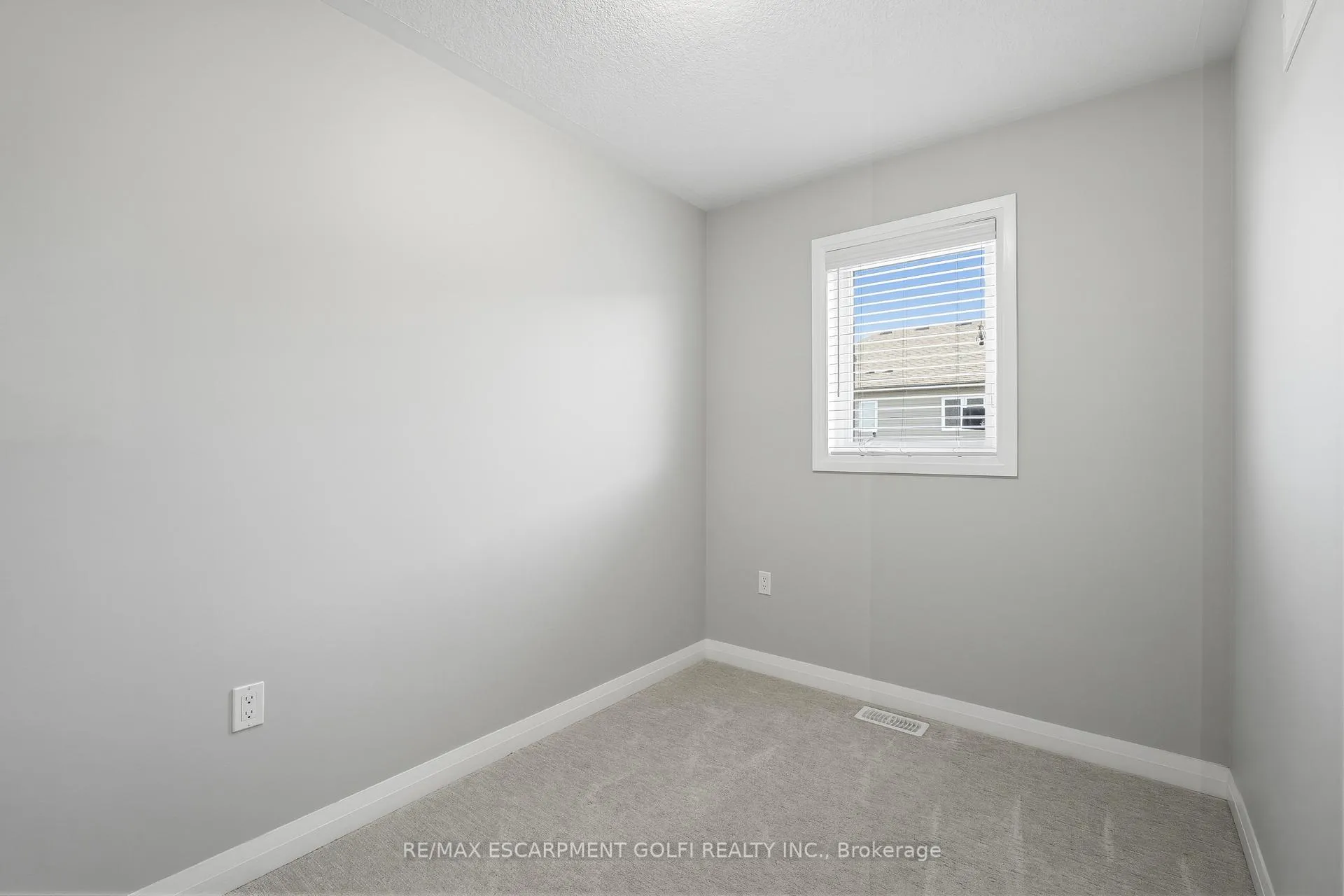Photo 19 of 28 Aqua Lane, Hamilton, Rural Glanbrook — HOMEH