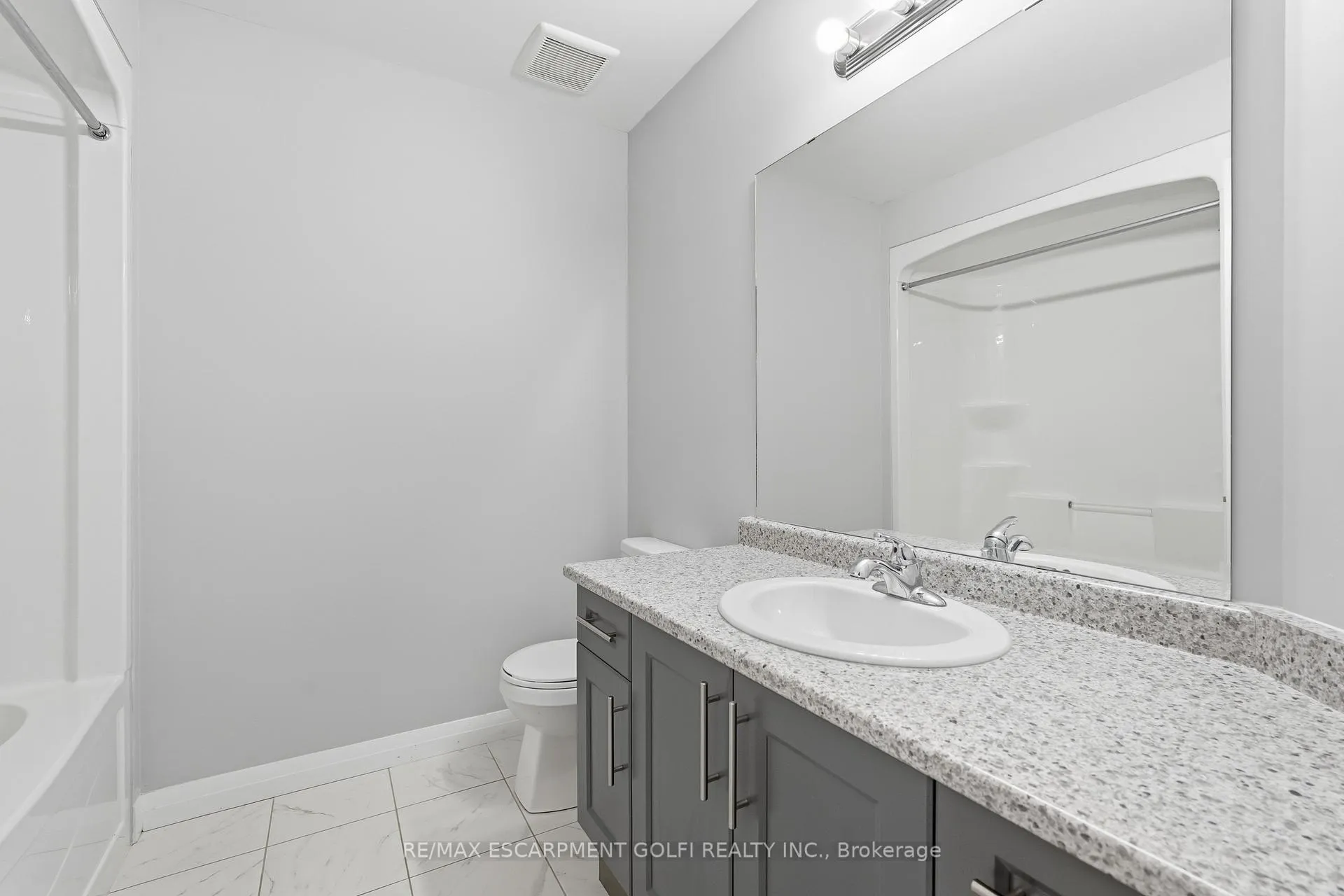 Photo 22 of 28 Aqua Lane, Hamilton, Rural Glanbrook — HOMEH
