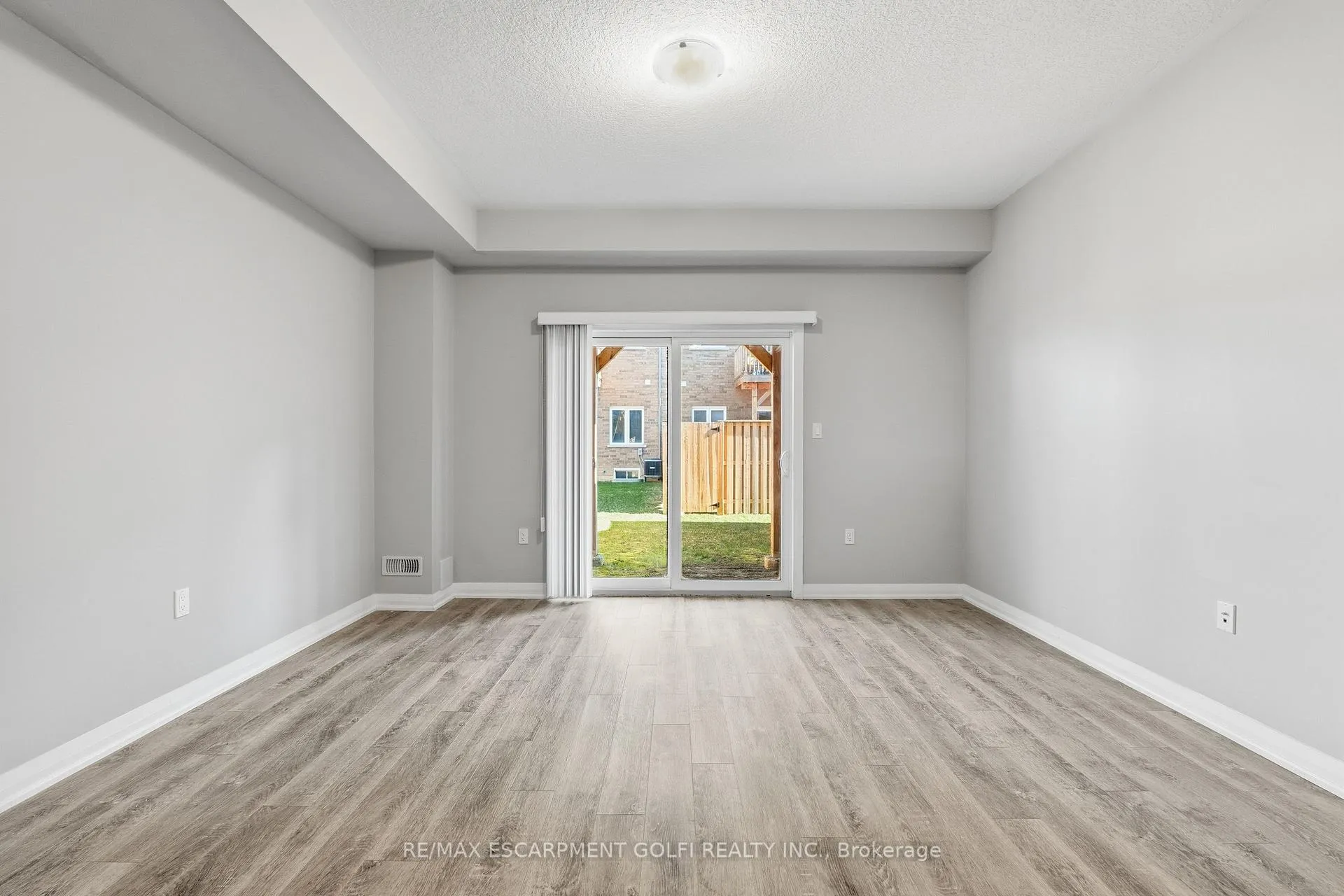 Photo 25 of 28 Aqua Lane, Hamilton, Rural Glanbrook — HOMEH