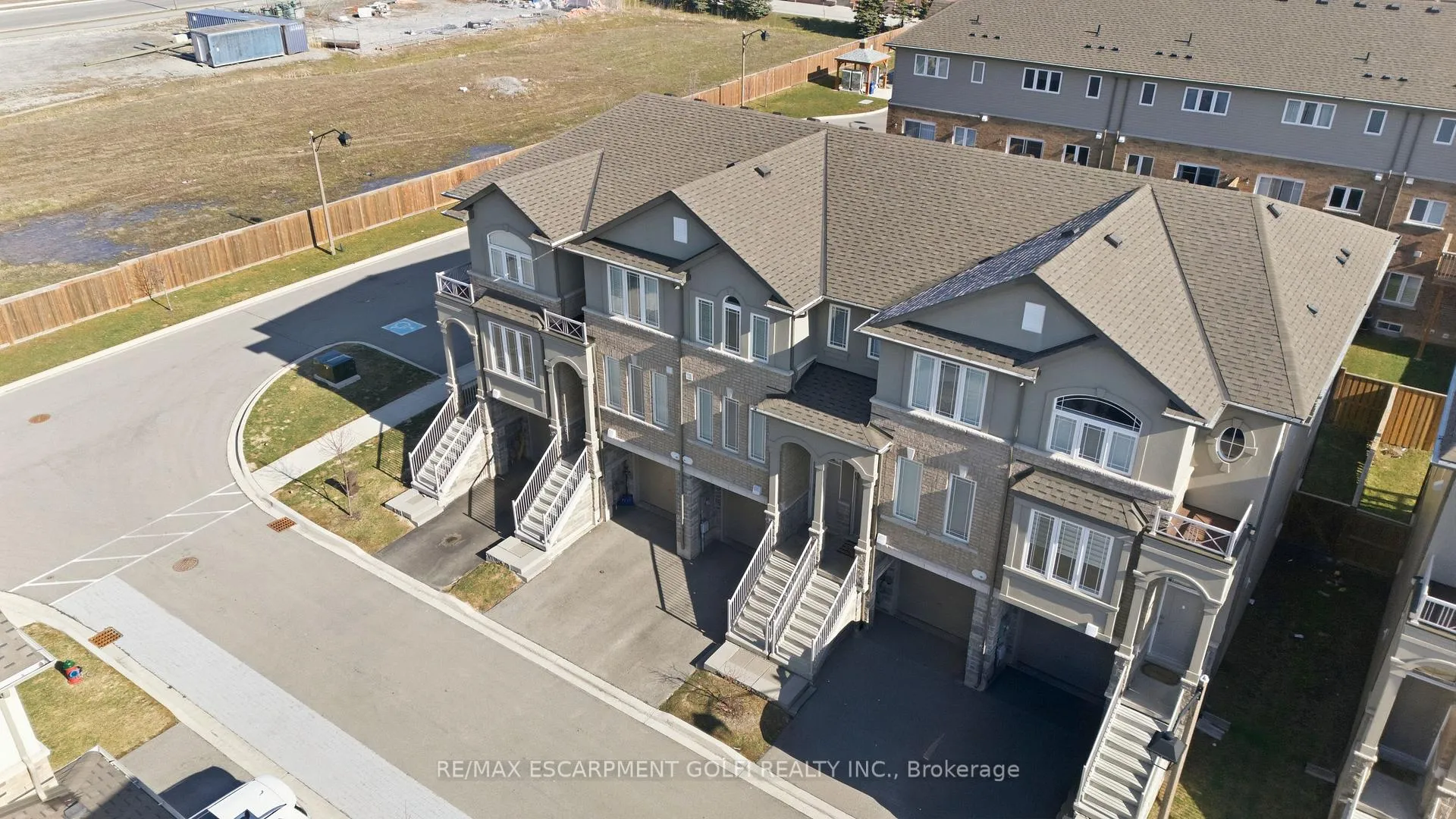 Photo 31 of 28 Aqua Lane, Hamilton, Rural Glanbrook — HOMEH