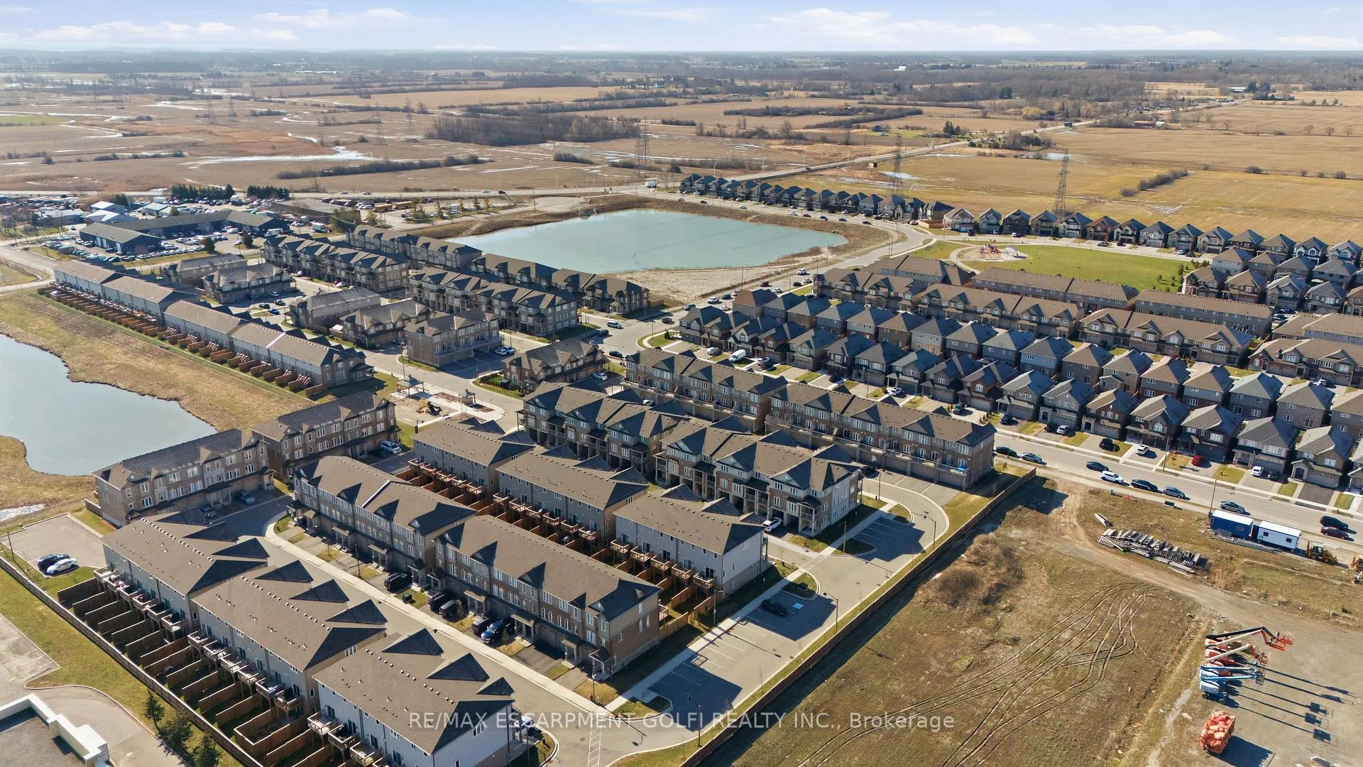 Photo 32 of 28 Aqua Lane, Hamilton, Rural Glanbrook — HOMEH