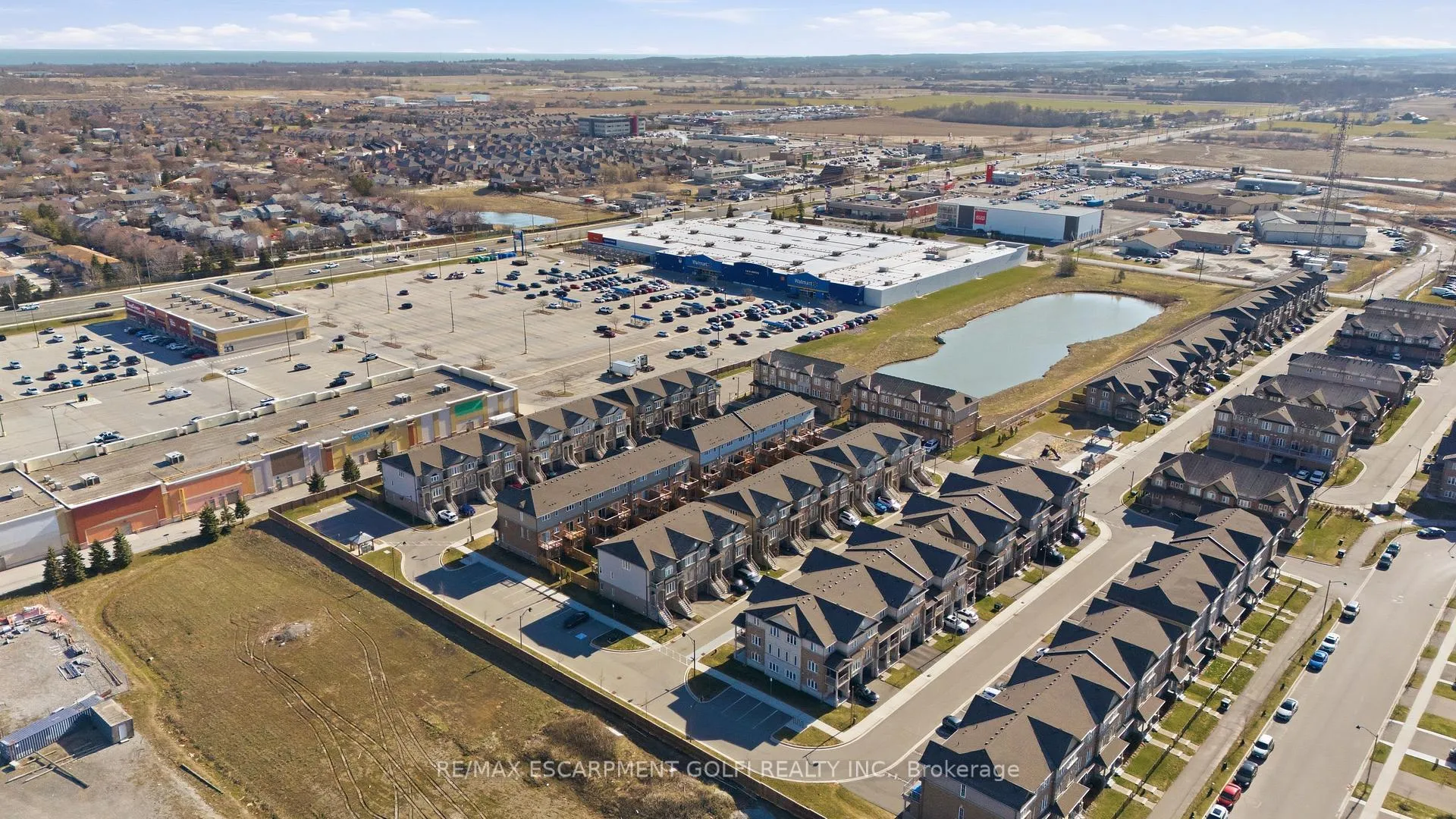 Photo 33 of 28 Aqua Lane, Hamilton, Rural Glanbrook — HOMEH