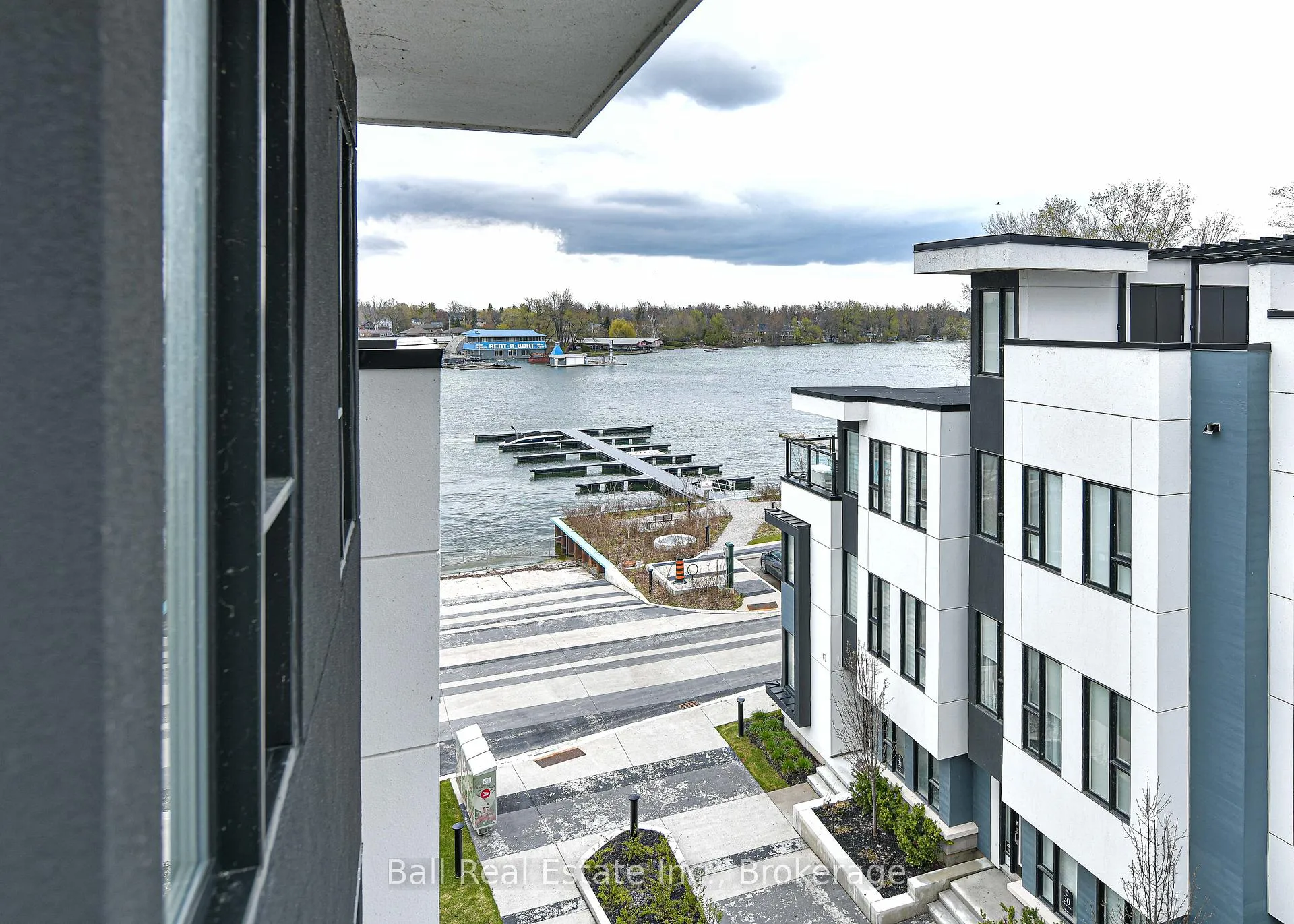 Photo 7 of 16 Mariners Pier Way, Orillia — HOMEH