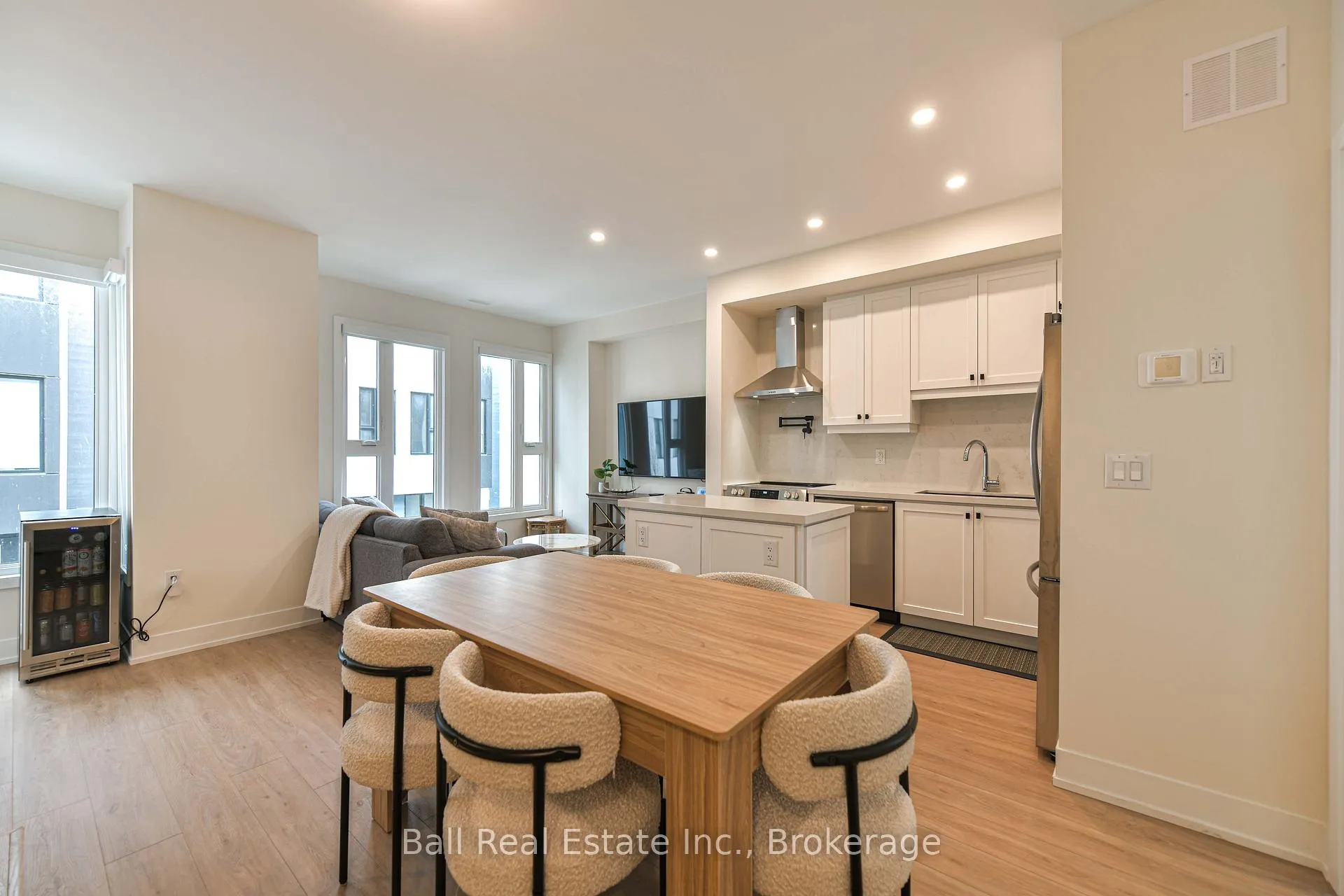 Photo 8 of 16 Mariners Pier Way, Orillia — HOMEH