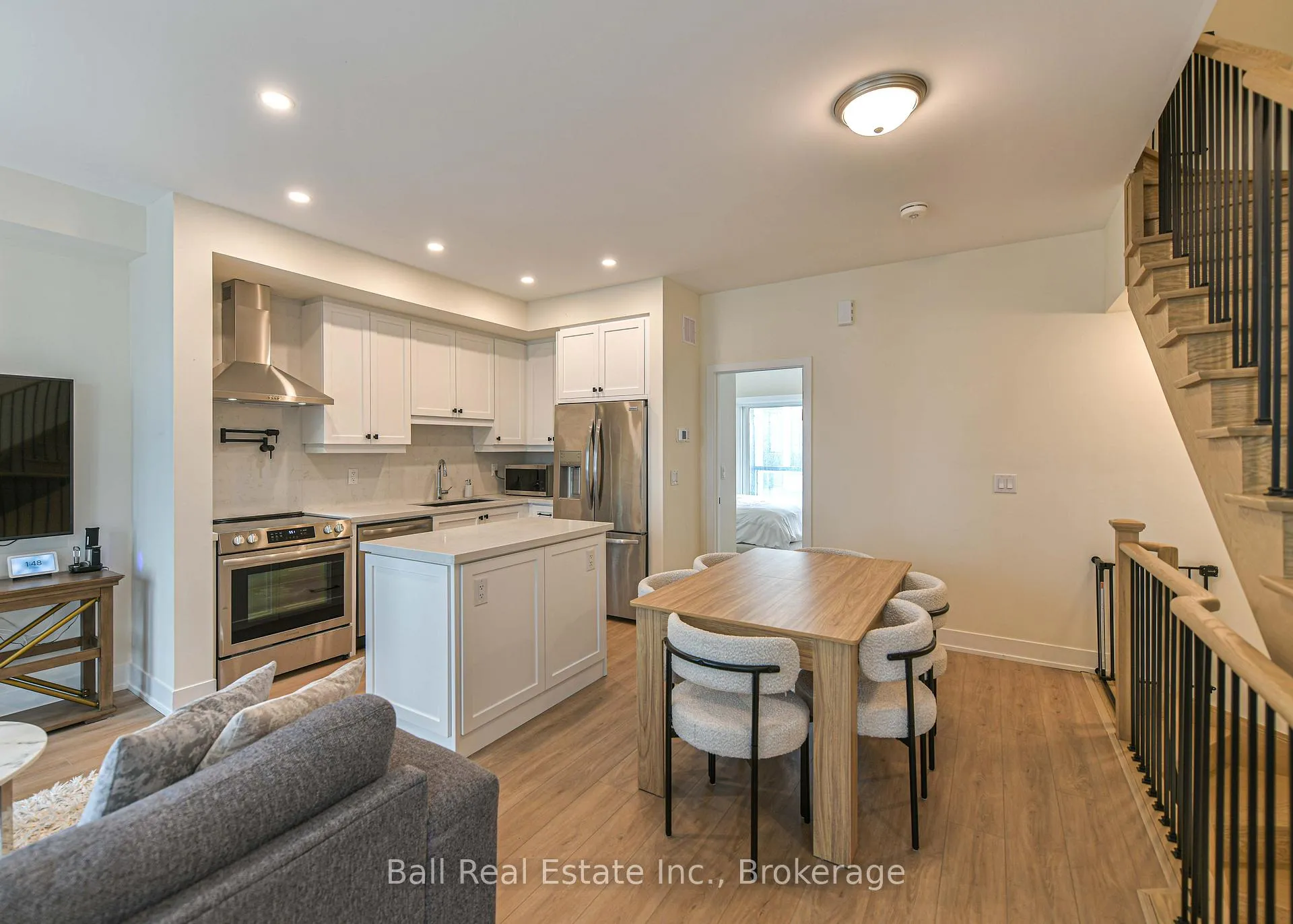 Photo 10 of 16 Mariners Pier Way, Orillia — HOMEH