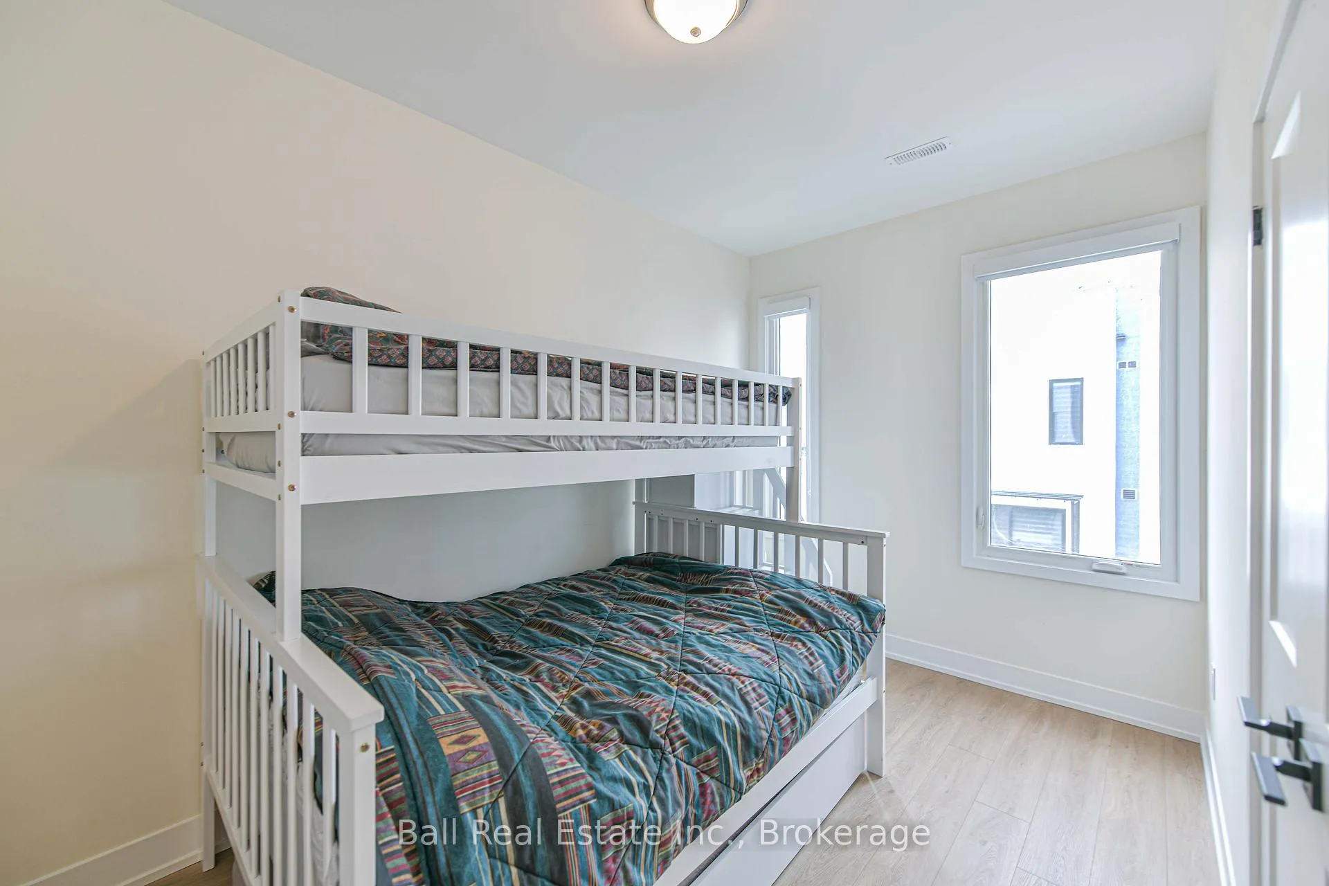 Photo 19 of 16 Mariners Pier Way, Orillia — HOMEH
