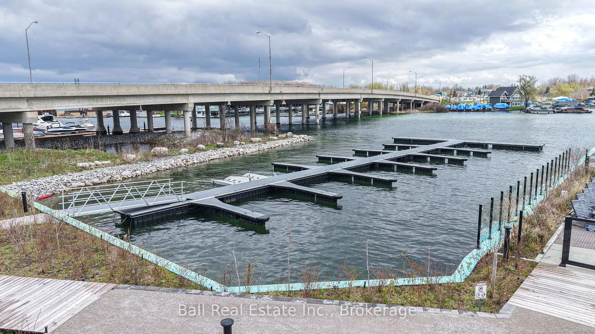 Photo 26 of 16 Mariners Pier Way, Orillia — HOMEH