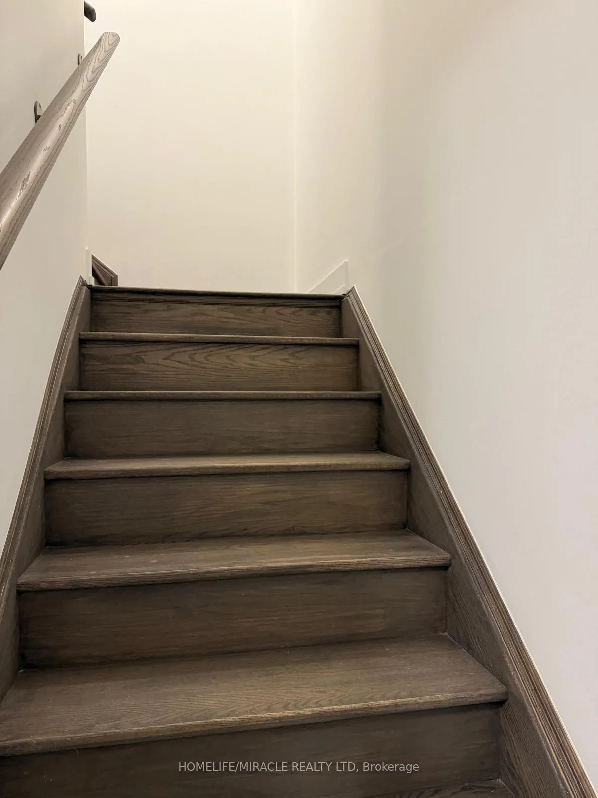 Front of Unit L122, 9570 Islington Avenue