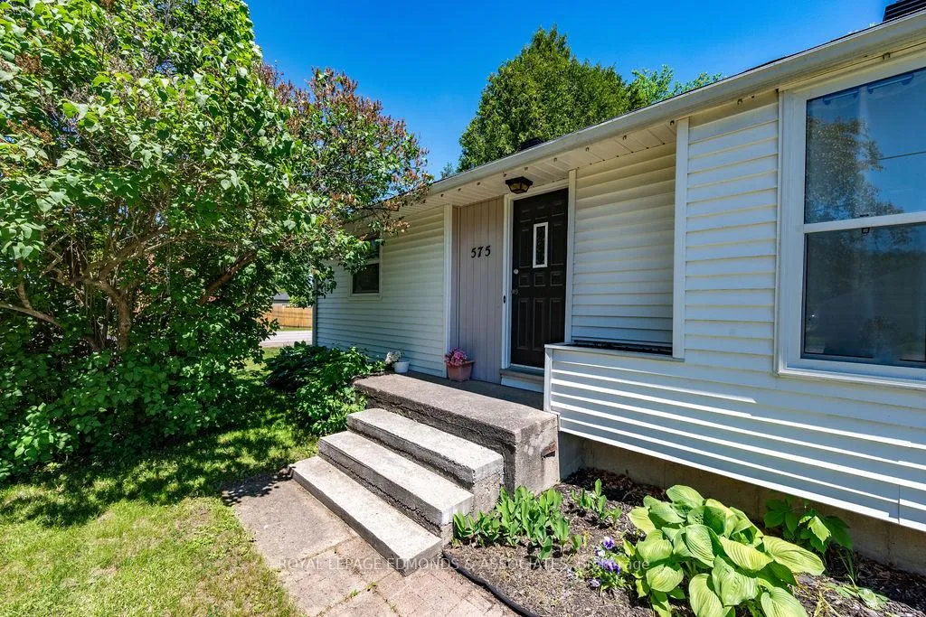 Photo 2 of 575 Elizabeth Street, Pembroke — HOMEH