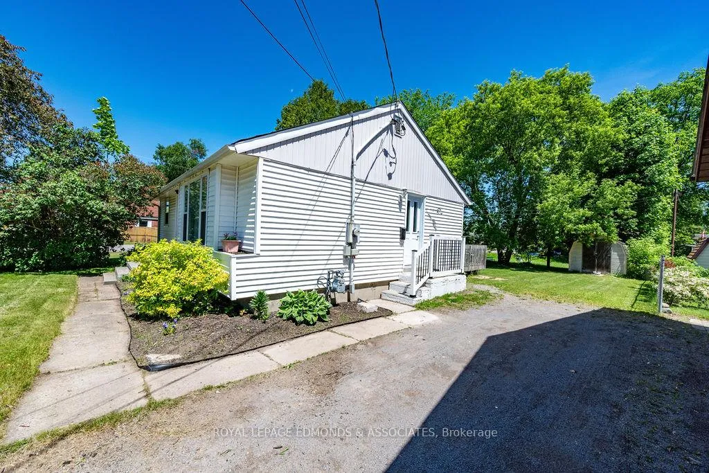 Photo 3 of 575 Elizabeth Street, Pembroke — HOMEH