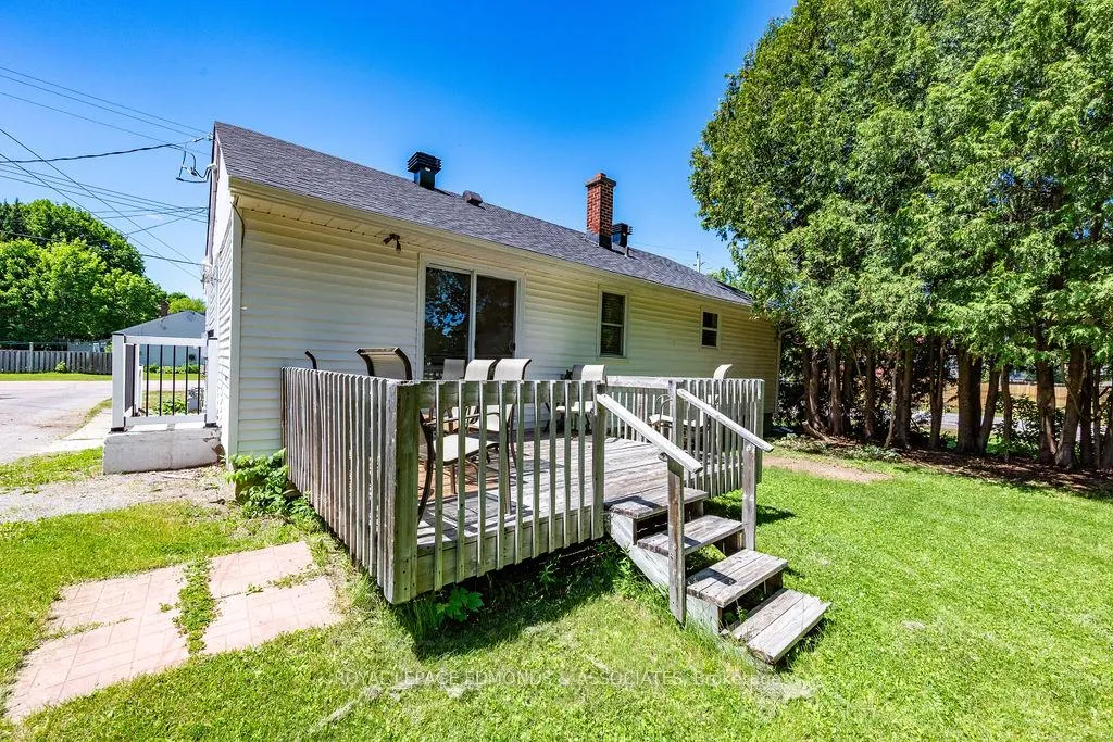 Photo 11 of 575 Elizabeth Street, Pembroke — HOMEH