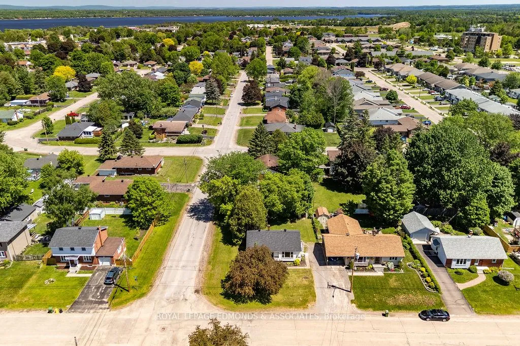 Photo 15 of 575 Elizabeth Street, Pembroke — HOMEH