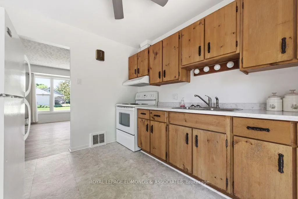 Photo 25 of 575 Elizabeth Street, Pembroke — HOMEH