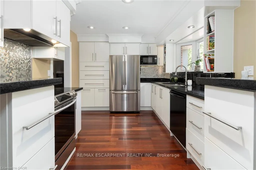 Photo 7 of 193 Pine Cove Road, Burlington, Roseland — HOMEH