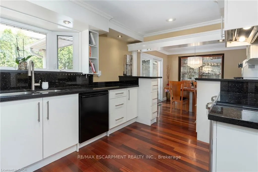 Photo 9 of 193 Pine Cove Road, Burlington, Roseland — HOMEH