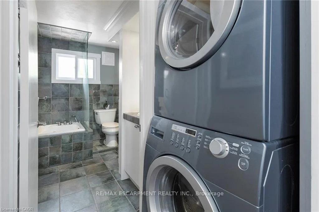 Photo 10 of 193 Pine Cove Road, Burlington, Roseland — HOMEH