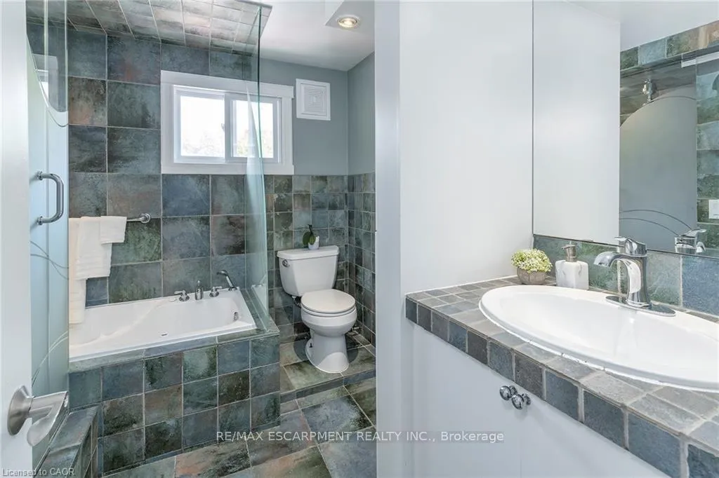 Photo 11 of 193 Pine Cove Road, Burlington, Roseland — HOMEH