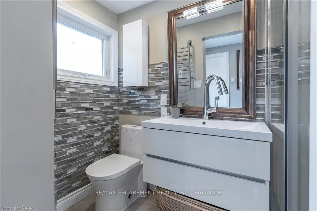 Photo 16 of 193 Pine Cove Road, Burlington, Roseland — HOMEH