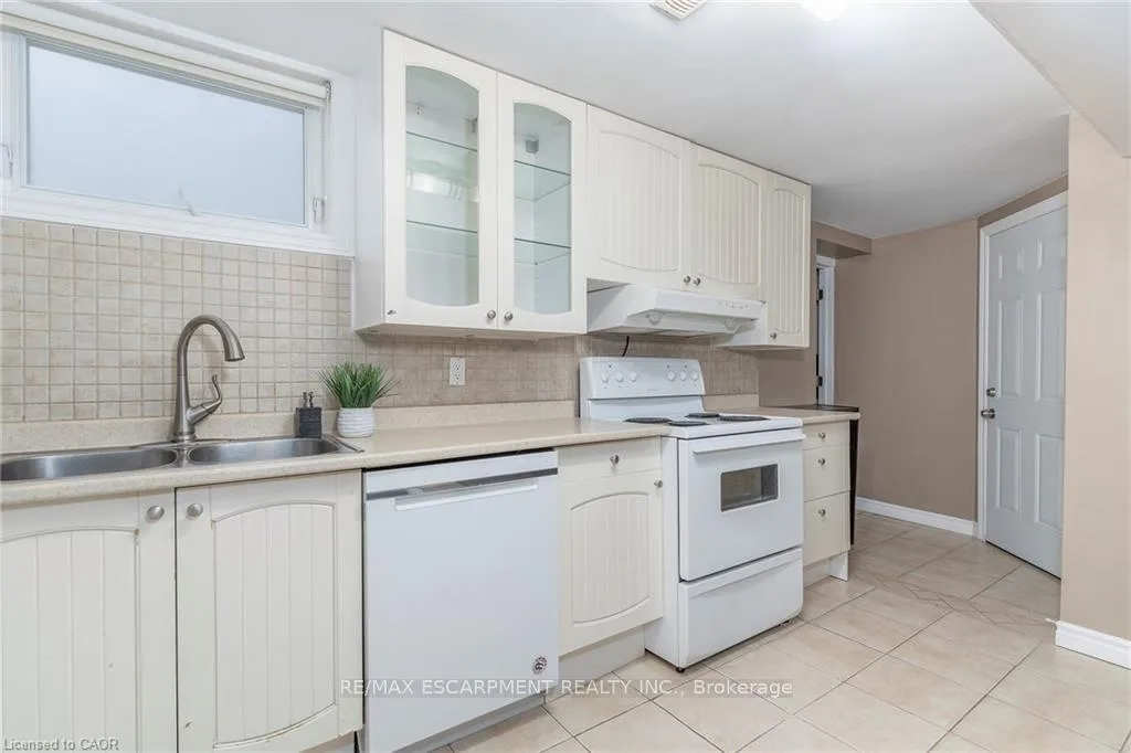 Photo 19 of 193 Pine Cove Road, Burlington, Roseland — HOMEH