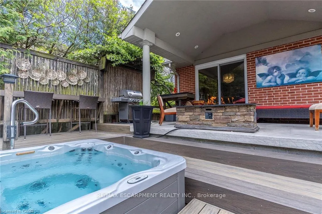 Photo 25 of 193 Pine Cove Road, Burlington, Roseland — HOMEH