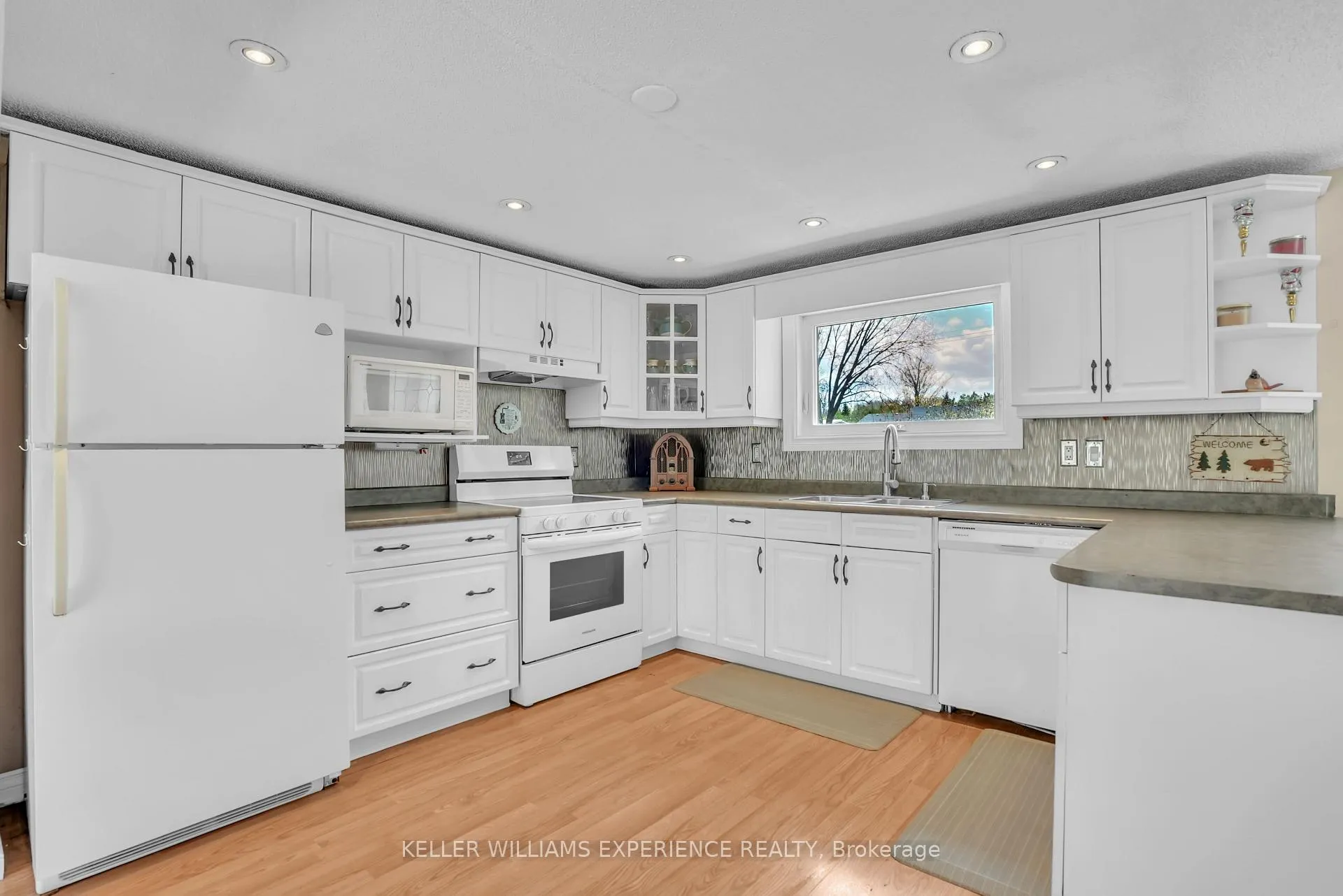 Photo 5 of 6 Slemish Avenue, Springwater, Phelpston — HOMEH