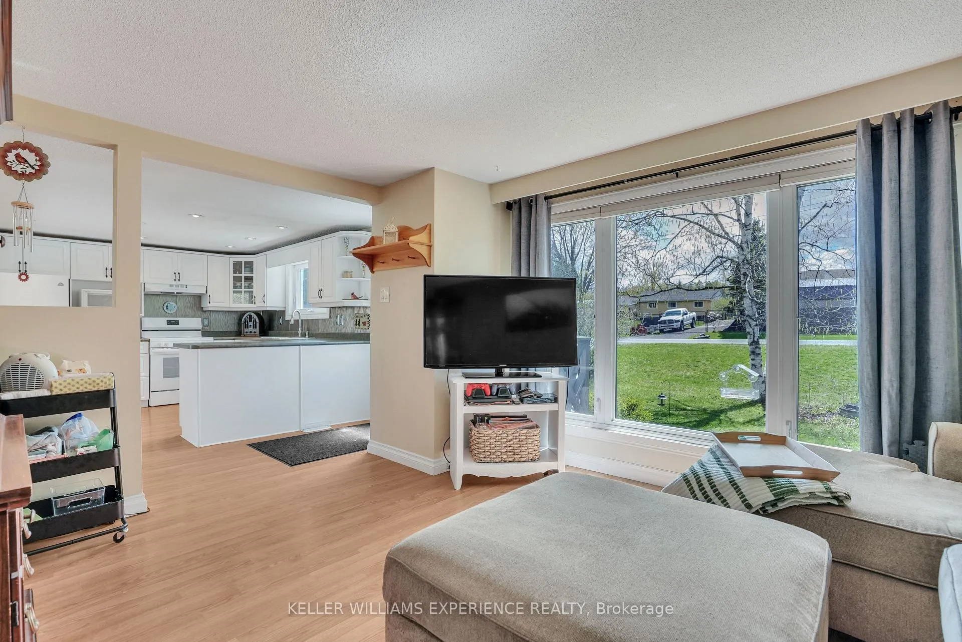Photo 10 of 6 Slemish Avenue, Springwater, Phelpston — HOMEH