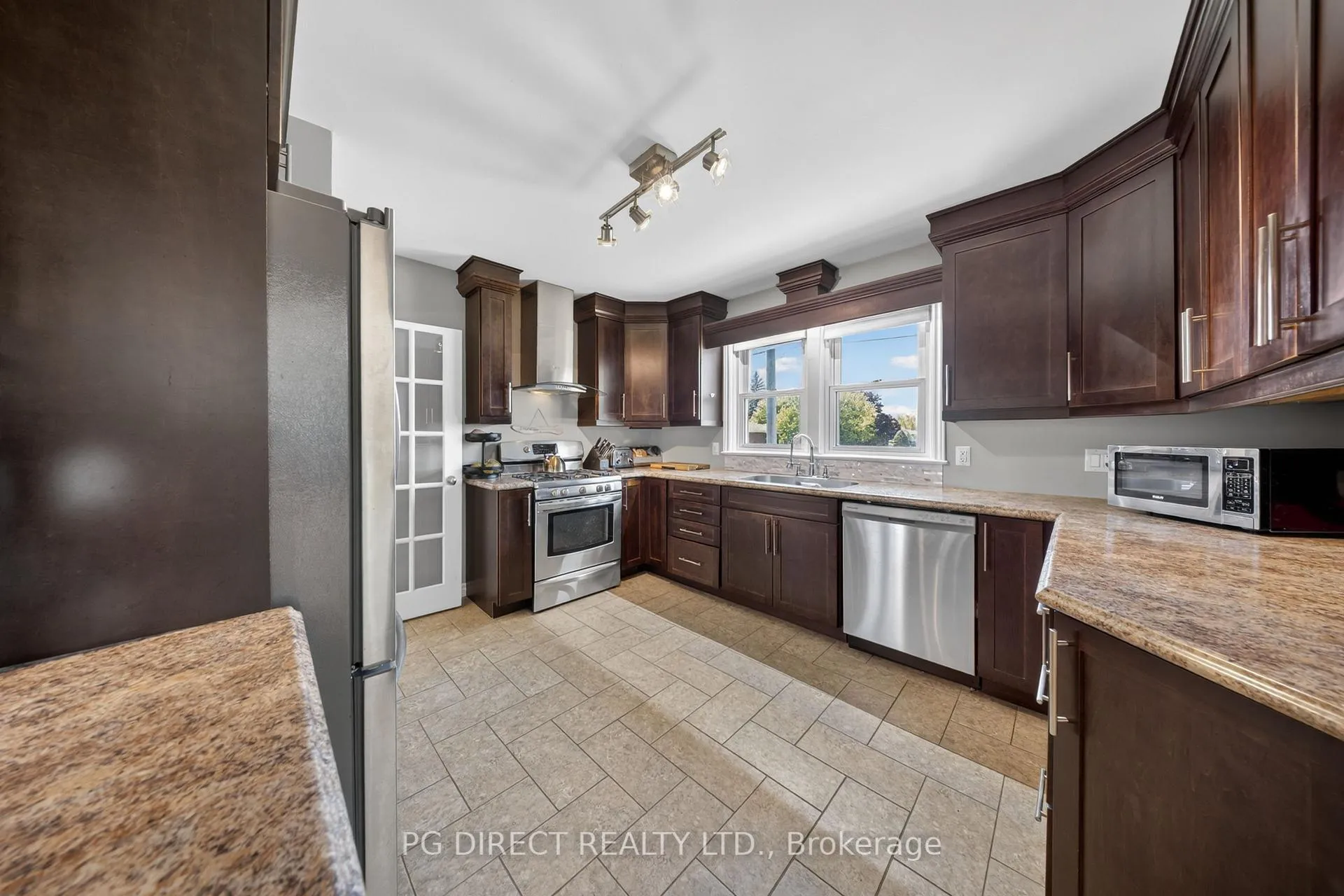 Photo 6 of 140 Blake Avenue, Sault Ste Marie — HOMEH