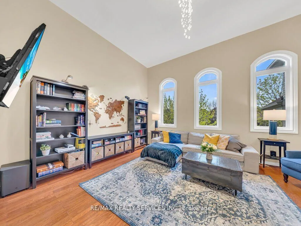 Photo 5 of 13 Mistycreek Crescent, Brampton, Fletcher's Meadow — HOMEH
