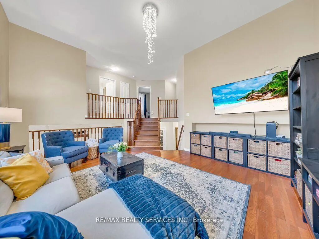Photo 6 of 13 Mistycreek Crescent, Brampton, Fletcher's Meadow — HOMEH