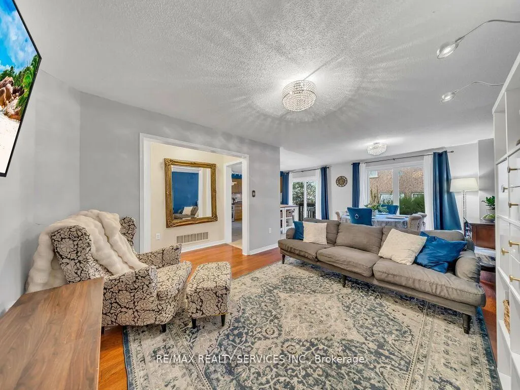Photo 10 of 13 Mistycreek Crescent, Brampton, Fletcher's Meadow — HOMEH