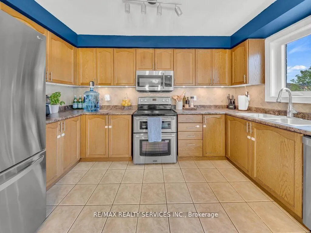 Photo 15 of 13 Mistycreek Crescent, Brampton, Fletcher's Meadow — HOMEH
