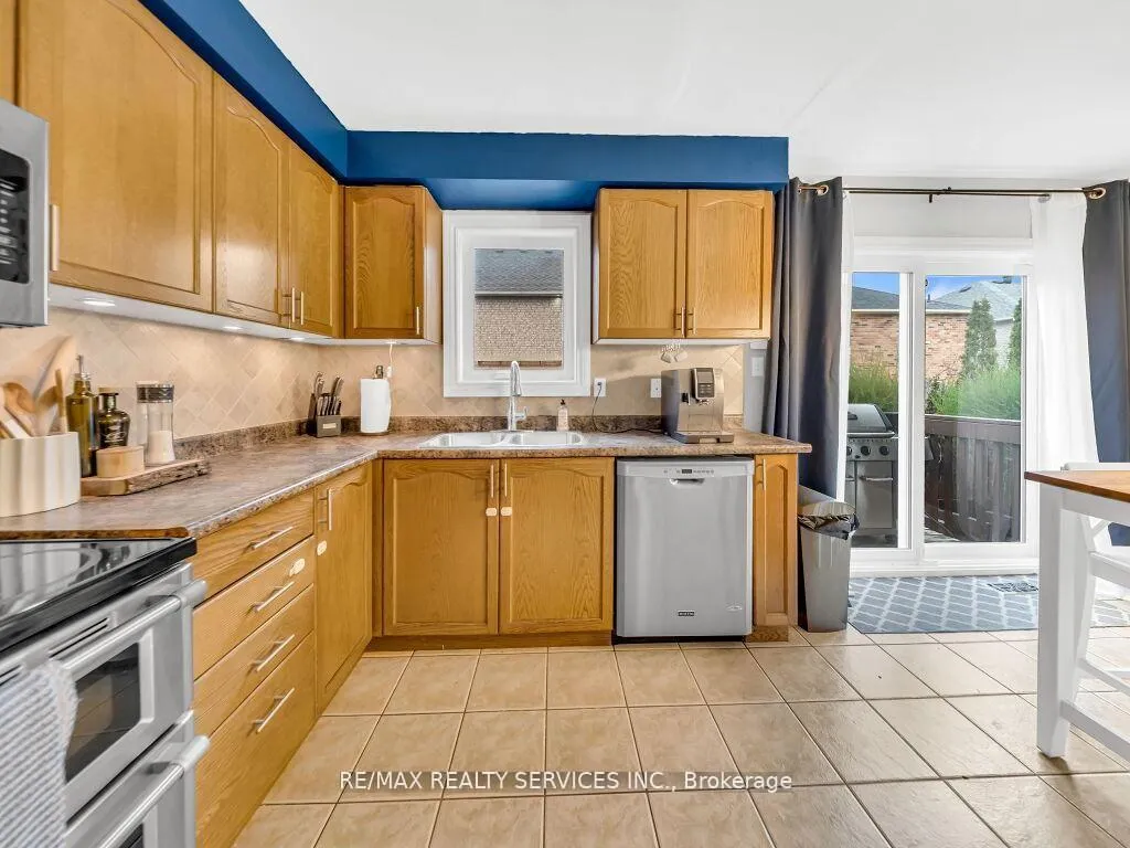 Photo 16 of 13 Mistycreek Crescent, Brampton, Fletcher's Meadow — HOMEH