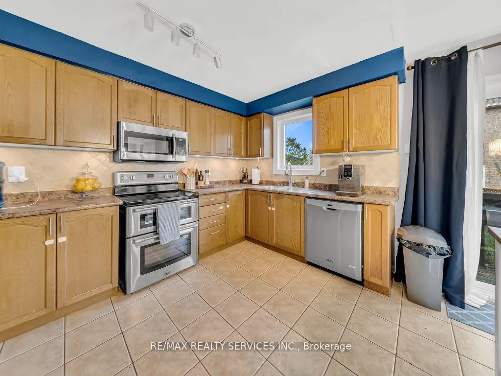Photo 17 of 13 Mistycreek Crescent, Brampton, Fletcher's Meadow — HOMEH