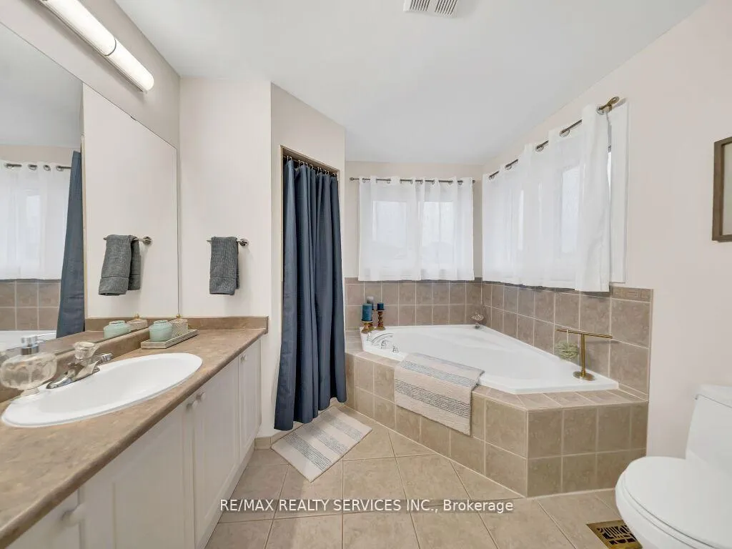 Photo 23 of 13 Mistycreek Crescent, Brampton, Fletcher's Meadow — HOMEH
