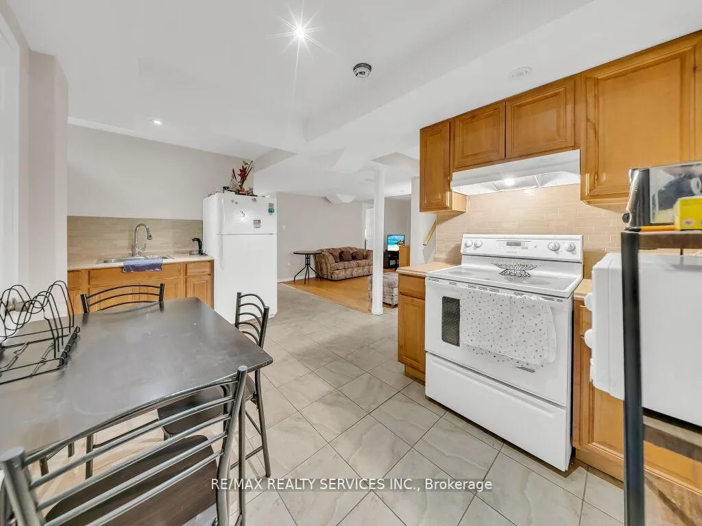 Photo 33 of 13 Mistycreek Crescent, Brampton, Fletcher's Meadow — HOMEH