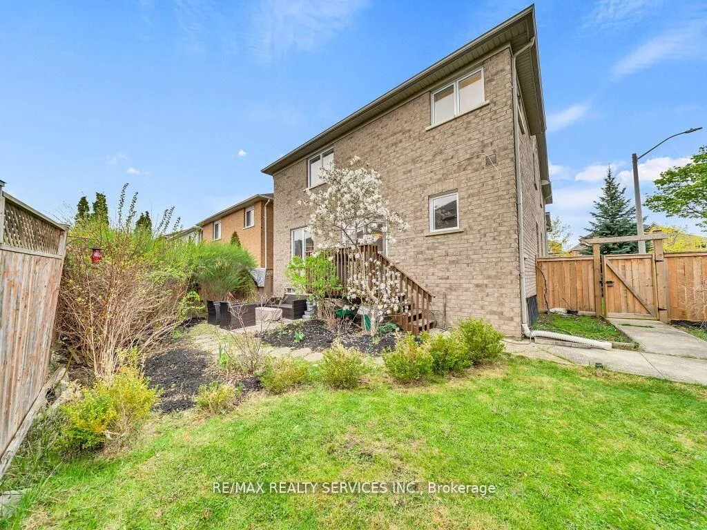 Photo 44 of 13 Mistycreek Crescent, Brampton, Fletcher's Meadow — HOMEH