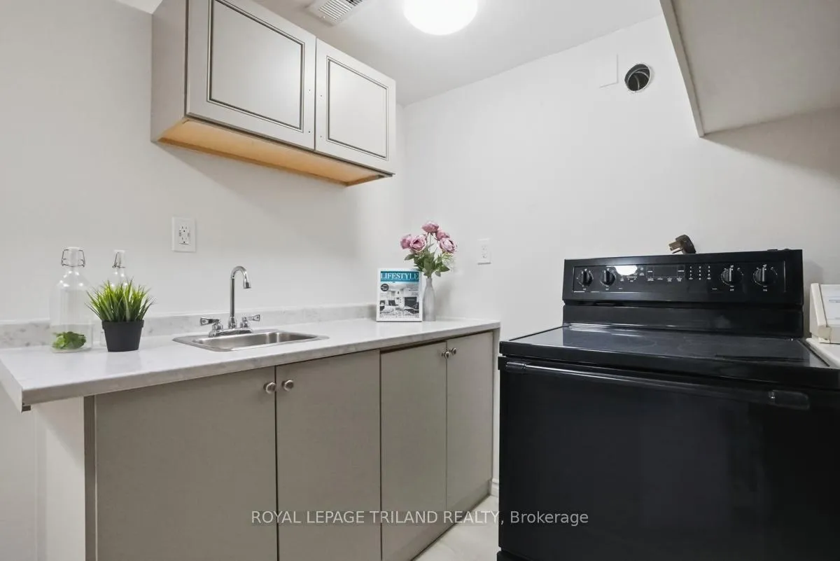 Photo 30 of 77 Renny Crescent, London, South X — HOMEH