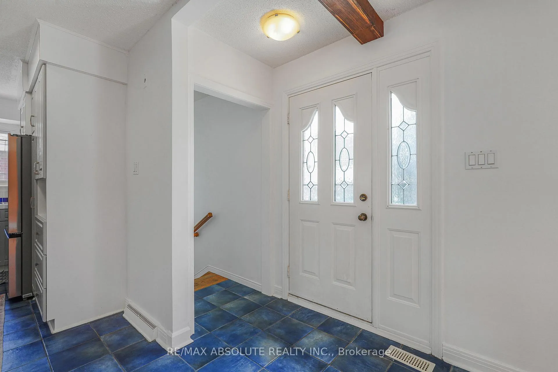 Photo 2 of 731 Borthwick Avenue, Ottawa, Castle Heights/Rideau High — HOMEH