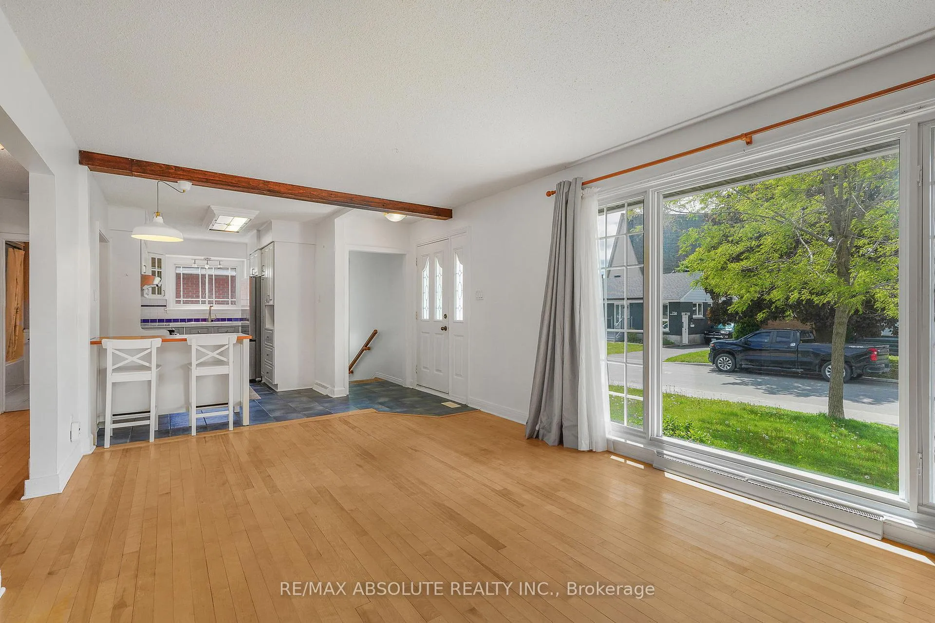 Photo 5 of 731 Borthwick Avenue, Ottawa, Castle Heights/Rideau High — HOMEH