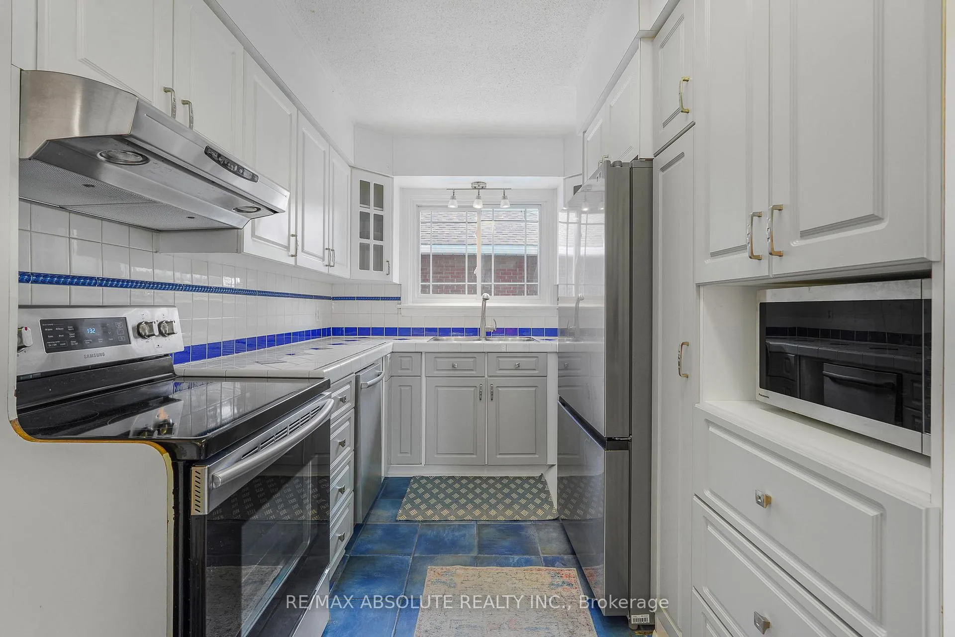 Photo 8 of 731 Borthwick Avenue, Ottawa, Castle Heights/Rideau High — HOMEH