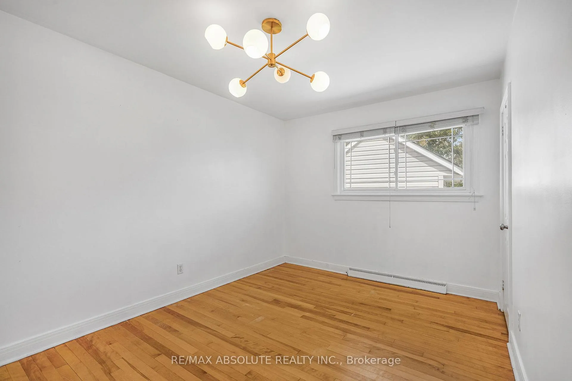 Photo 11 of 731 Borthwick Avenue, Ottawa, Castle Heights/Rideau High — HOMEH