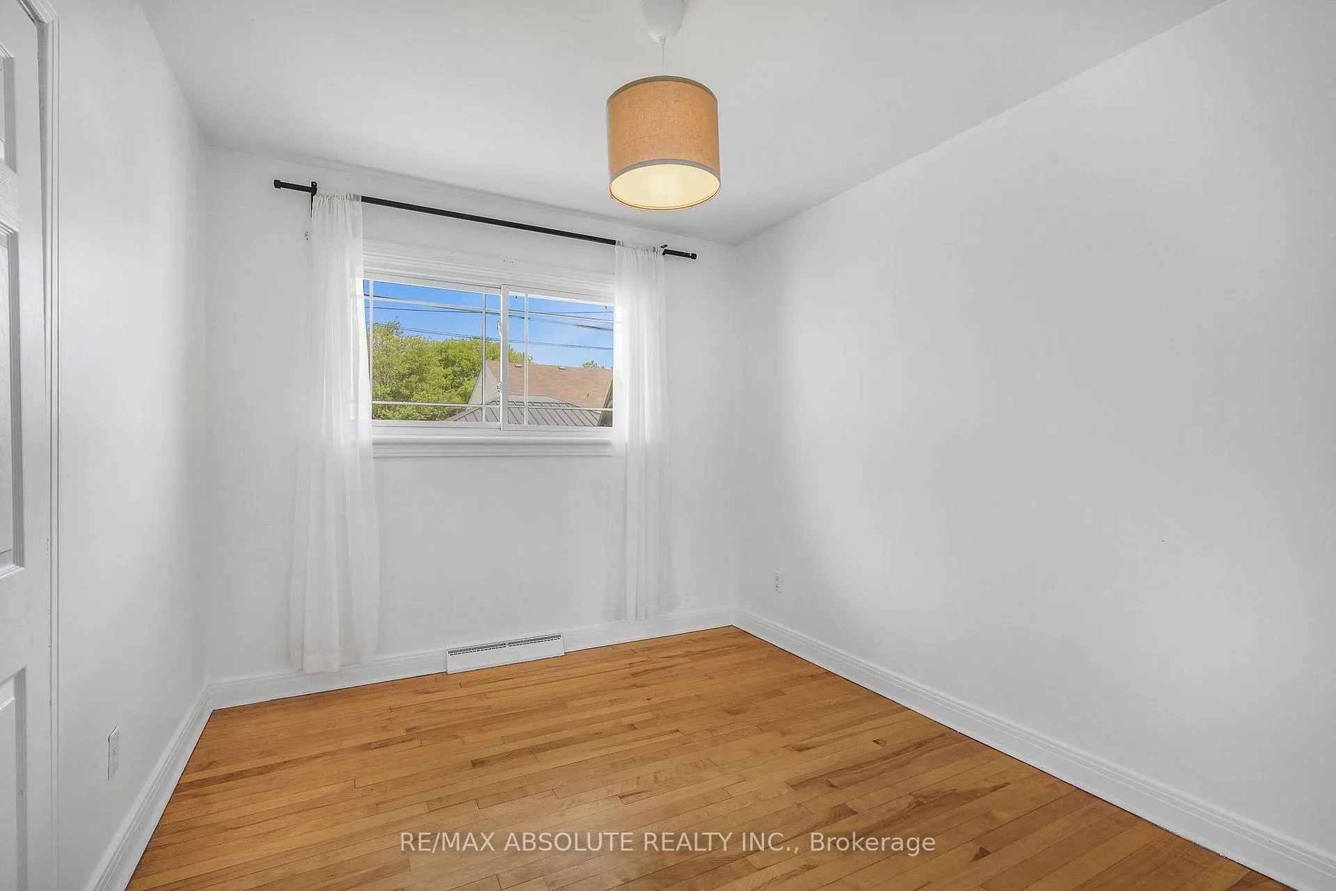 Photo 12 of 731 Borthwick Avenue, Ottawa, Castle Heights/Rideau High — HOMEH